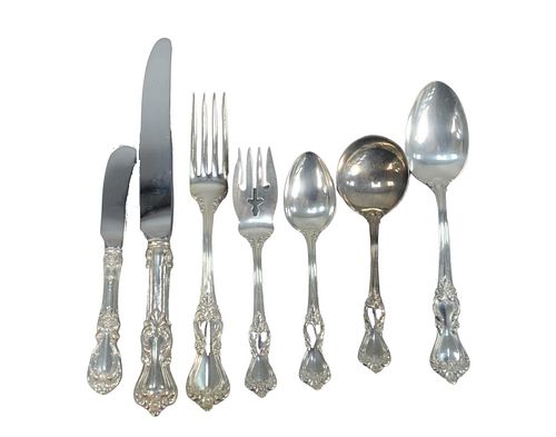 101 Piece Reed and Barton Sterling Silver Flatware Set
to include 15 dinner forks,15 knives, 15 dinner knives, 15 salad forks, 12 tablespoons, 17 teas