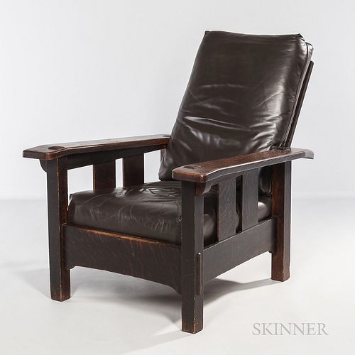 Limbert Model 519 Reclining Morris Chair, Grand Rapids, Michigan, c. 1908, quartersawn oak, bent arm over wide double slats, notched bo