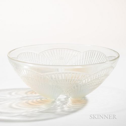 Rene Lalique Coquilles No. 3 Bowl, France, designed 1924, pre-1945, opalescent and clear glass, wheel signed "R. LALIQUE" over "FRANCE,