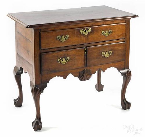 Pennsylvania Queen Anne walnut dressing table, c