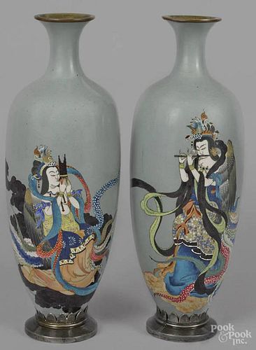 Pair of Chinese cloisonn‚ vases, ca. 1900, deco