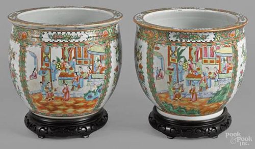 Pair of Chinese export porcelain famille rose ja