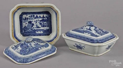 Pair of Chinese export porcelain Canton covered