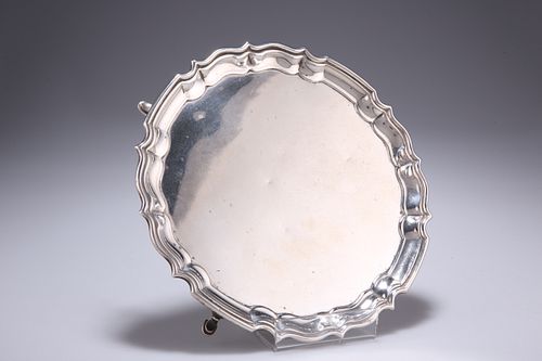 A GEORGE V SILVER CARD TRAY, by Barker Brothers Silver Ltd,