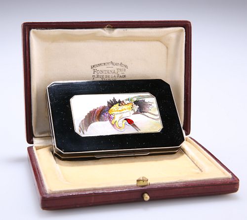 A FINE FRENCH ART DECO SILVER AND ENAMEL COMPACT, in the ma