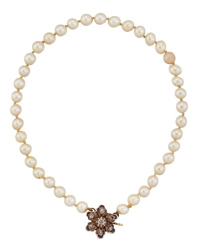 A CULTURED PEARL NECKLACE, the thirty-nine uniform cultured