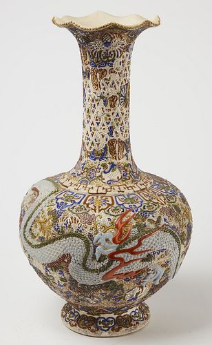 Impressive Satsuma Vase with Dragon