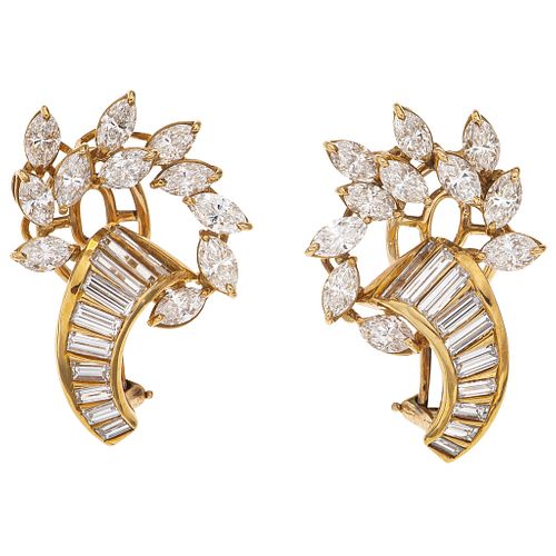 PAIR OF EARRINGS WITH DIAMONDS IN 18K AND 14K YELLOW GOLD 18K gold earrings. 14K gold post. Weight: 10.4...