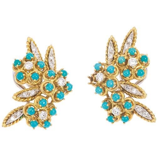 PAIR OF EARRINGS WITH DIAMONDS AND TURQUOISES IN 18K YELLOW AND WHITE GOLD Post earrings. Weight: 14.9 g.
