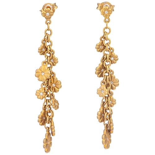 PAIR OF DIAMOND EARRINGS IN 18K YELLOW GOLD Weight: 7.2 g. Size: 0.23 x 1.9" (0.6 x 4.9 cm) 20 Diamonds with ...