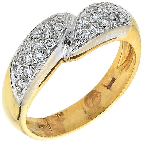 DIAMOND RING IN 18K YELLOW GOLD Weight: 5.3 g. Size: 7 ¼ 28 Brilliant cut diamonds ...