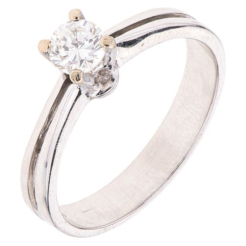 SOLITAIRE RING WITH DIAMOND IN 14K WHITE GOLD Weight: 3.0 g. Size: 7 1 Brilliant cut diamond ~ 0.33 ct
