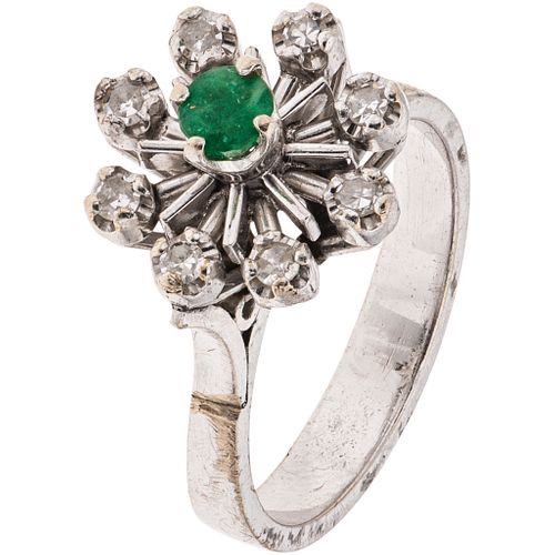 RING WITH EMERALD AND DIAMONDS IN 14K WHITE GOLD AND PALLADIUM SILVER Shows use. Weight: 5.0 g. Size: 6 