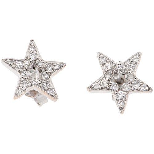 PAIR OF STUD EARRINGS WITH DIAMONDS IN 18K WHITE GOLD Weight: 2.8 g. Size: 0.43 x 0.43" (1.1 x 1.1 cm)