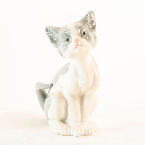 Cat 1015113 - Lladro Porcelain Figure