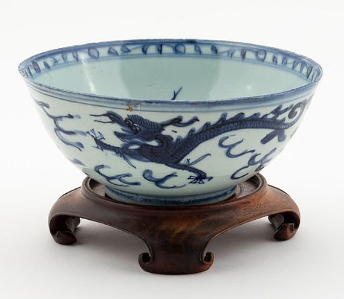 CHINESE BLUE AND WHITE PORCELAIN BOWL ON STAND