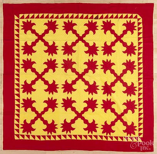 Pennsylvania Mennonite appliqué quilt, ca. 1900, in a cockscomb pattern, with a sawtooth border