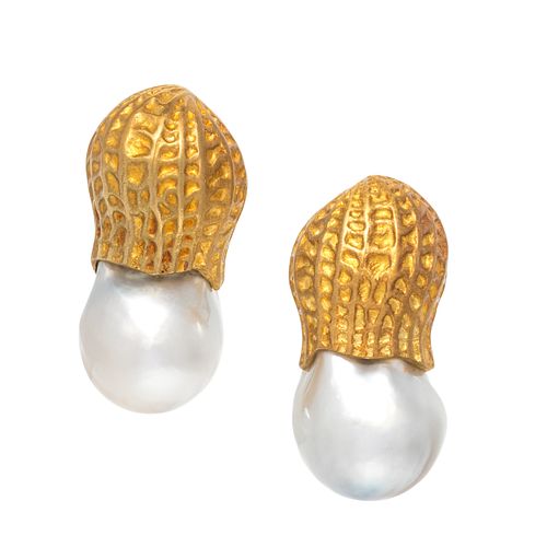 NICHOLAS VARNEY, YELLOW GOLD AND CULTURED BAROQUE PEARL PEANUT EARCLIPS