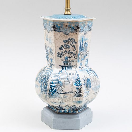 Papier MÃ¢chÃ© Blue and White 'Blue Willow' Decorated Lamp
