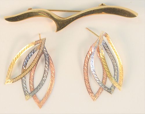 Two Piece Lot
to include 18 karat brooch and pair 18 karat gold earrings
brooch 3.7 grams, earrings 2.2 grams