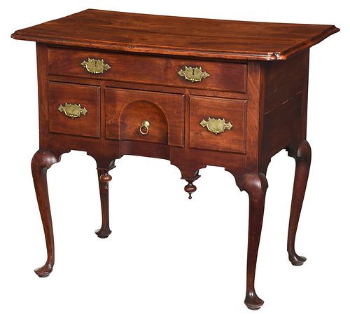 Fine New England Queen Anne Walnut Dressing Table