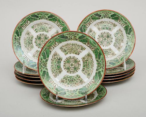 SET OF TWELVE CHINESE EXPORT PORCELAIN SMALL DISHES, IN THE GREEN FITZHUGH PATTERN