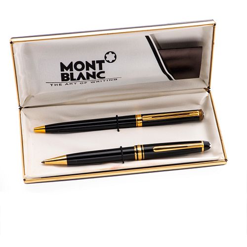 Dos bolígrafos MmontBlanc. Cuerpo en resina color negro. Estuche.