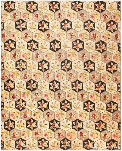 ANTIQUE AMERICAN HOOKED RUG, 9 ft 9 in x 7 ft 9 in