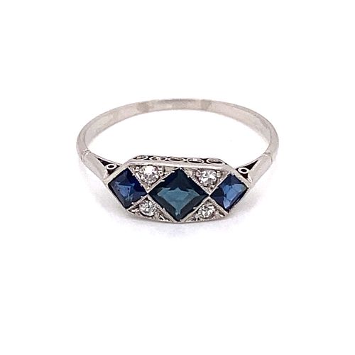 1920Õs Art Deco Platinum Diamond & Sapphire Ring