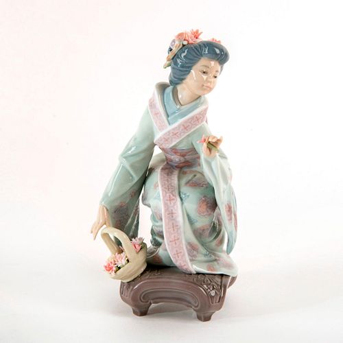 Yuki 1983/1998 1001448 - Lladro Porcelain Figure