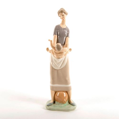 Mother and Child 1004575 - Lladro Porcelain Figure