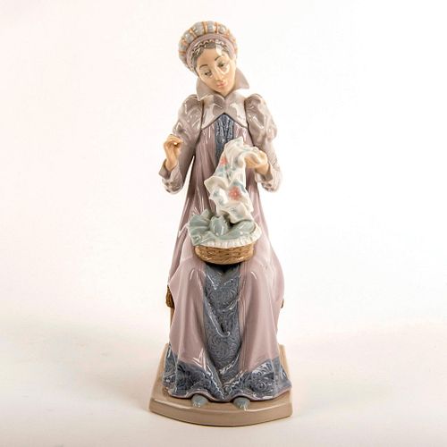 Sewing A Trousseau 1005126 - Lladro Porcelain Figure