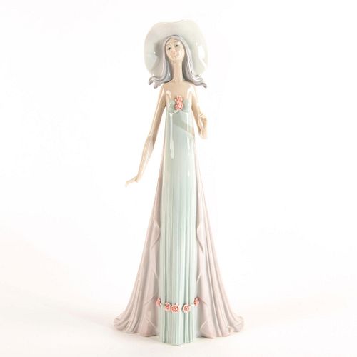 The Debutante 1001431 - Lladro Porcelain Figure