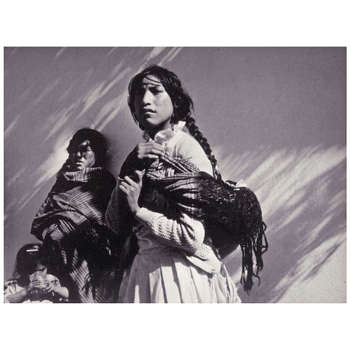 MARIANA YAMPOLSKY, Mujeres mazahuas, San Agustín Metepec, 1989, Unsigned, Silver / gelatin, 7.4 x 9.8" (18.9 x 25 cm)