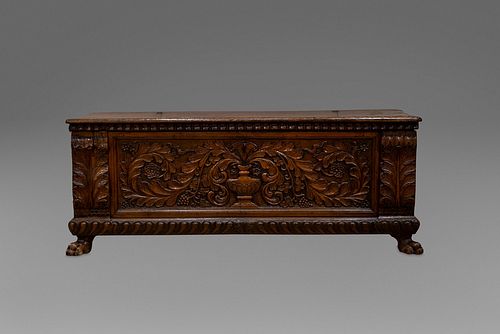 Beautiful chest in richly carved walnut, with pods, with vase on the front and lion's legs, 16th century
