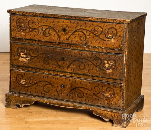 Painted pine chest of drawers, 19th c.