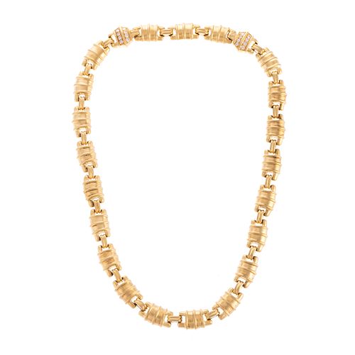 A Judith Ripka Necklace in 18K Yellow Gold