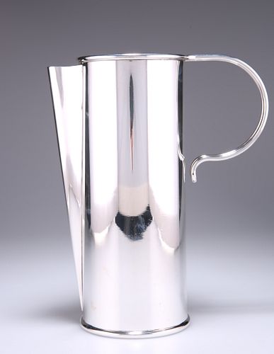 AN ITALIAN SILVER COCKTAIL JUG, cylindrical with tapering s