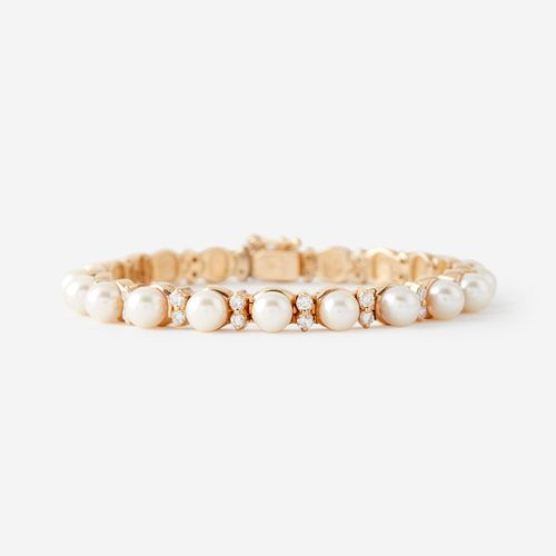A cultured pearl, diamond, and fourteen karat gold bracelet,