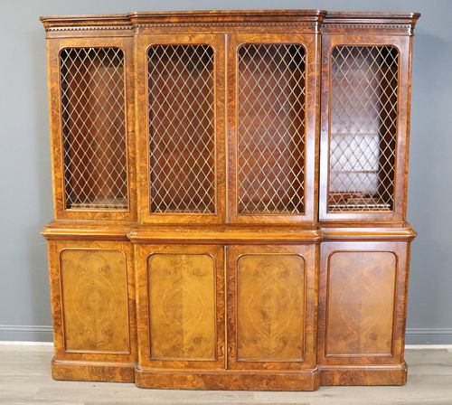 Fine Victorian Walnut Bookcase / Cabinet.
