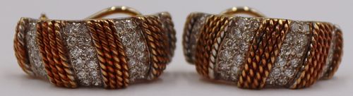 JEWELRY. Pair of 18kt Gold and Diamond Earrings.