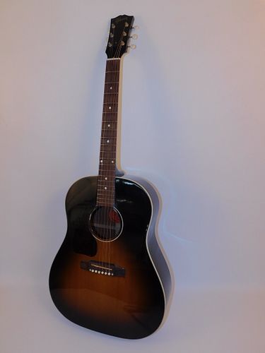 GIBSON J-45 ACOUSTIC GUITAR