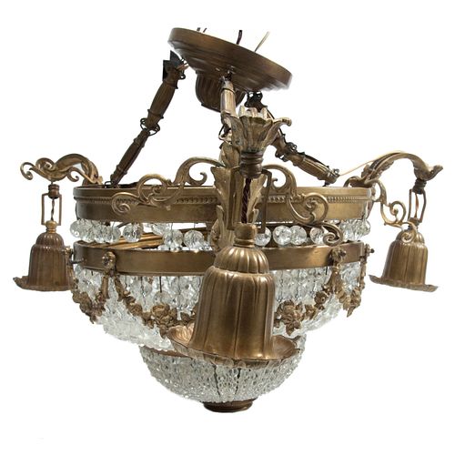 Lámpara de techo. Siglo XX. Estilo Imperio. Elaborada en bronce. Para 4 luces. Con arandelas florales. 44 cm altura