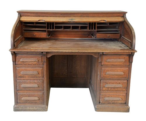 Oak S-Roll Top Vetter Desk, height 44 1/2 inches, width 54 inches
Provenance: The Estate of Diana Atwood Johnson.