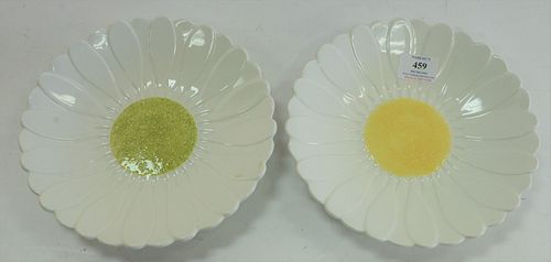 Set of Fourteen Gien Daisy plates, marked 'Gien France' to the underside, diameter 9 inches.