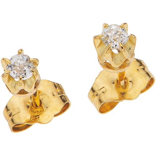 PAIR OF STUD EARRINGS WITH DIAMONDS IN 14K YELLOW GOLD 2 Antique cut diamonds ~0.14 ct. Weight: 0.6 g.  Diameter: 0.1" (0.3 cm)