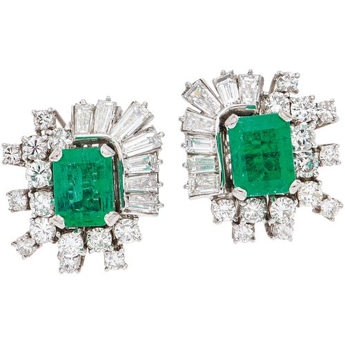 PAIR OF EARRINGS WITH EMERALDS AND DIAMONDS IN 14K WHITE GOLD 2 Octagonal cut emeralds ~2.50 ct, 42 Diamonds (different cuts)