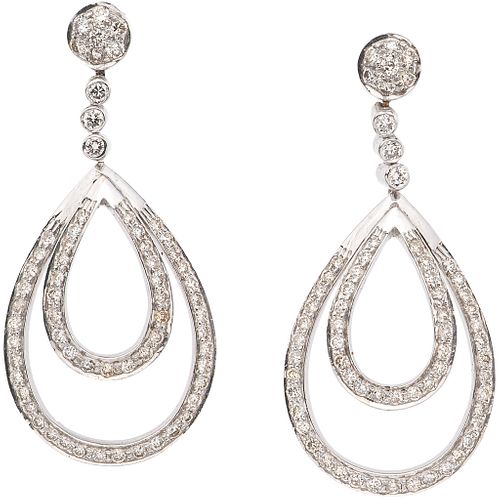 PAIR OF EARRINGS WITH DIAMONDS IN 18K WHITE GOLD 128 Brilliant cut diamonds ~1.40 ct. Weight: 11.4 g