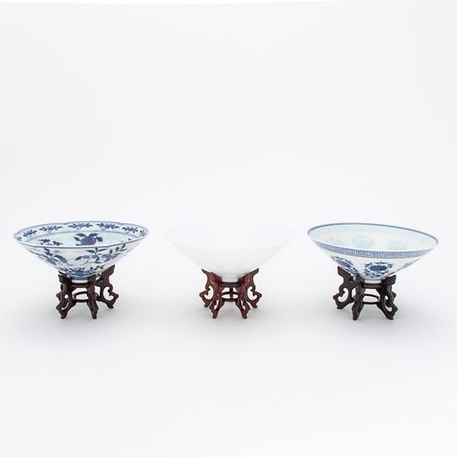 THREE CHINESE ANHUA BOWLS ON WOODEN STANDS
