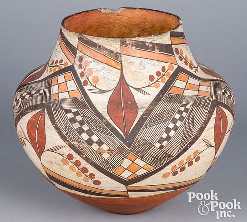 Large Native American Indian pottery olla
